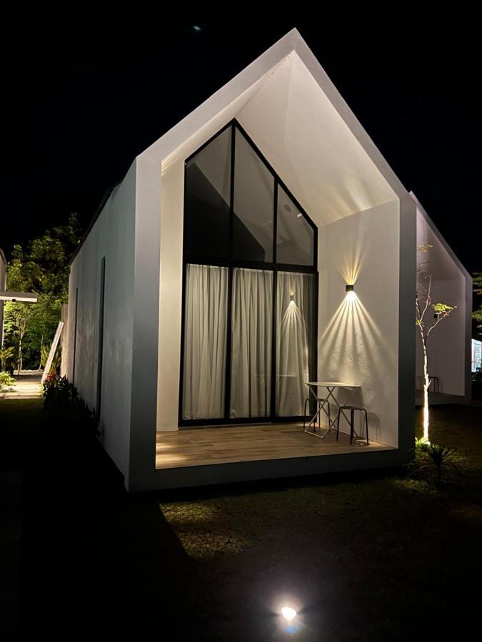 Ezu Isle Langkawi Pool Villa Пантай Ченанг Екстериор снимка